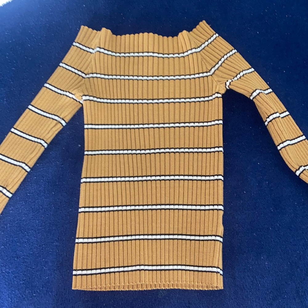 Stretchy Off the shoulder shirt